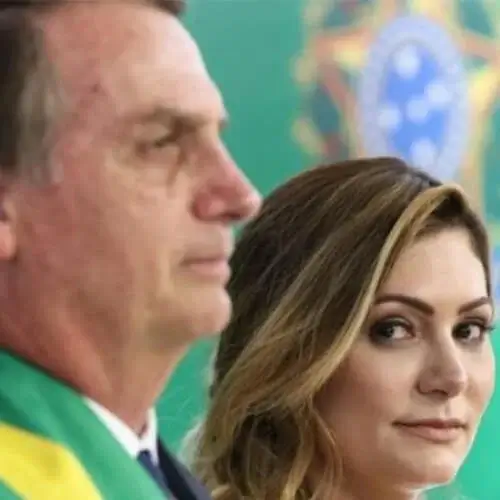 PSOL entra com pedido de CPI para apurar repasse de cheques para Michelle Bolsonaro